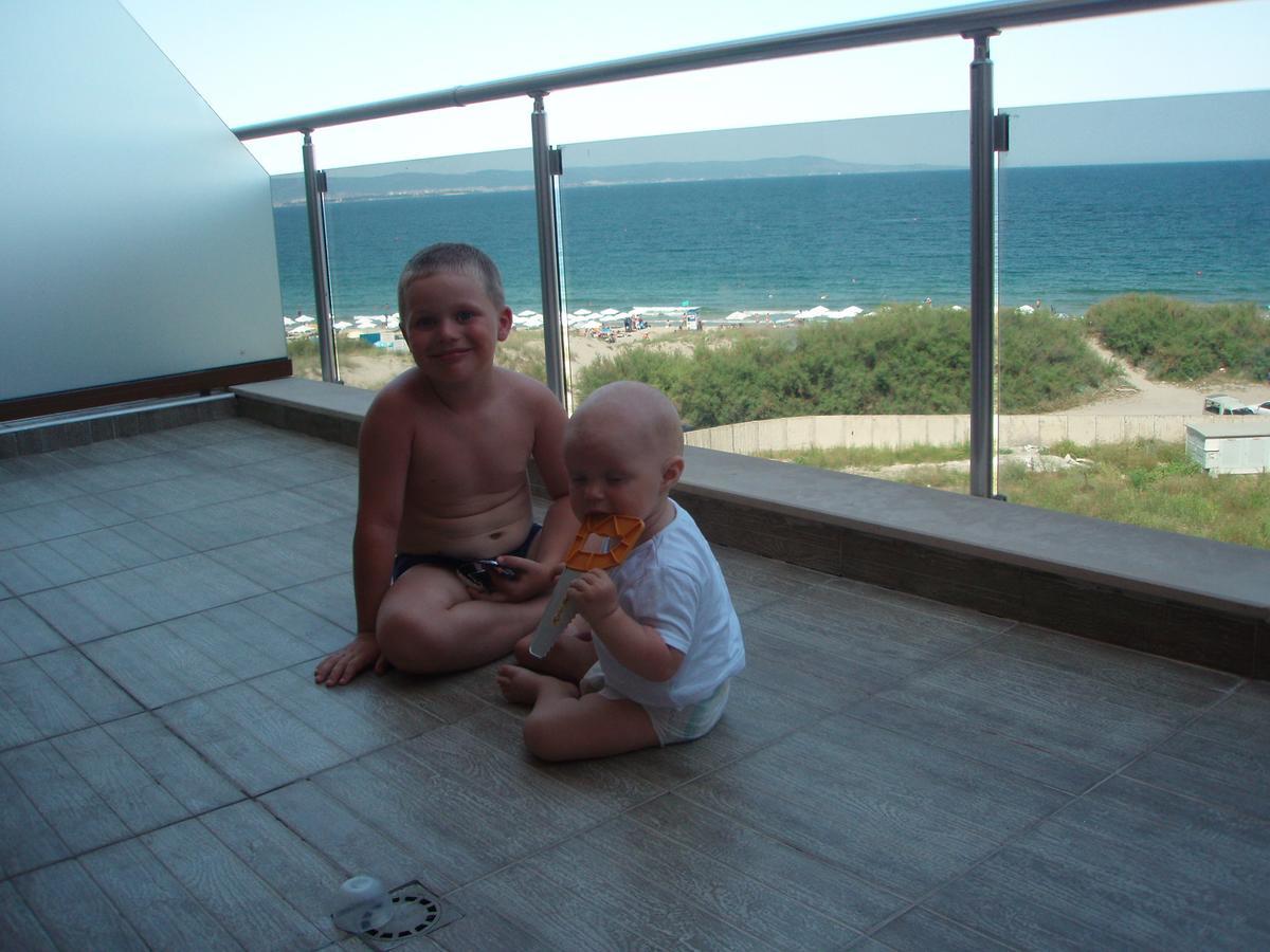 Pomorie Bay Aparthotel Bagian luar foto