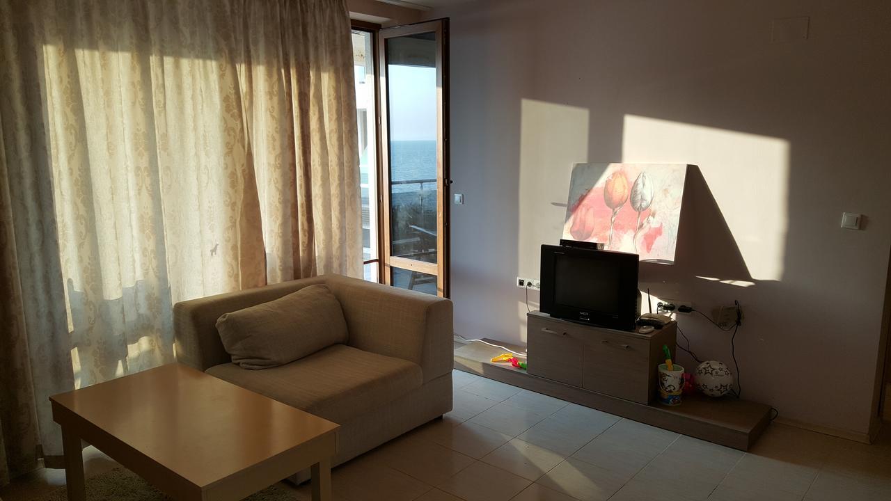 Pomorie Bay Aparthotel Bagian luar foto