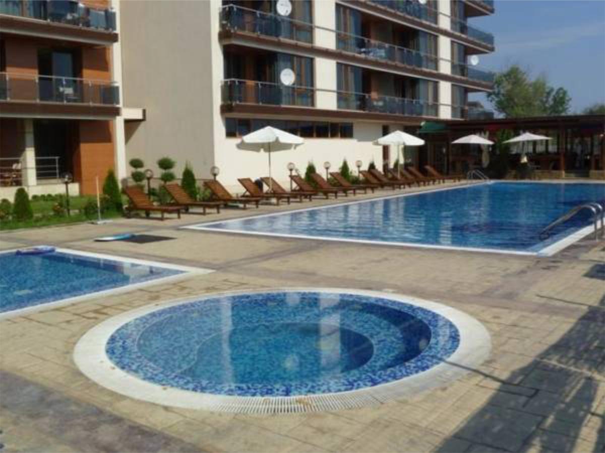 Pomorie Bay Aparthotel Bagian luar foto