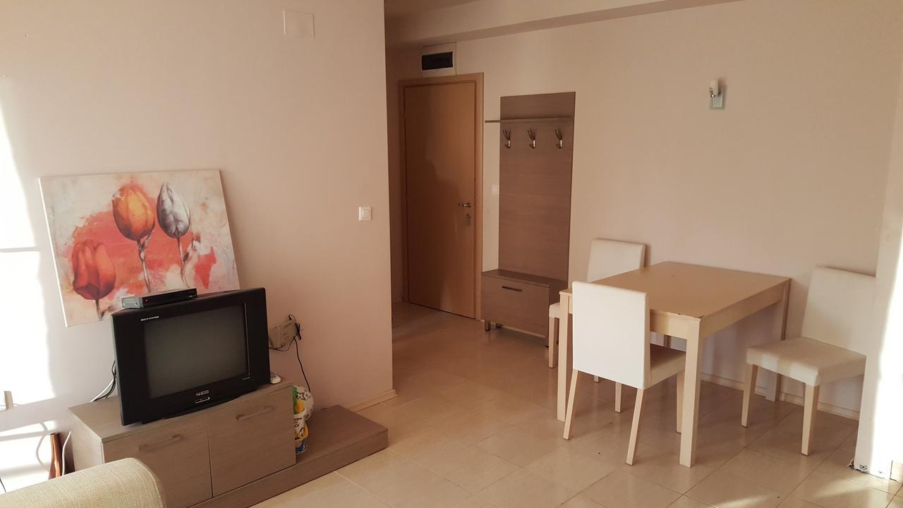 Pomorie Bay Aparthotel Bagian luar foto