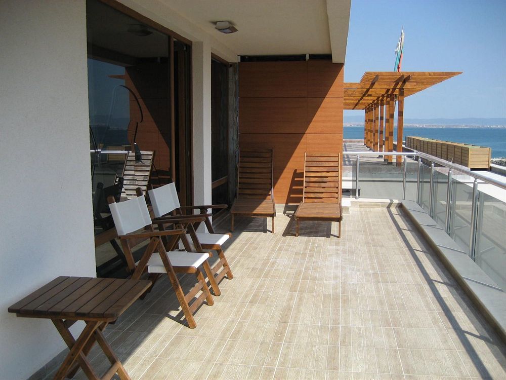 Pomorie Bay Aparthotel Bagian luar foto